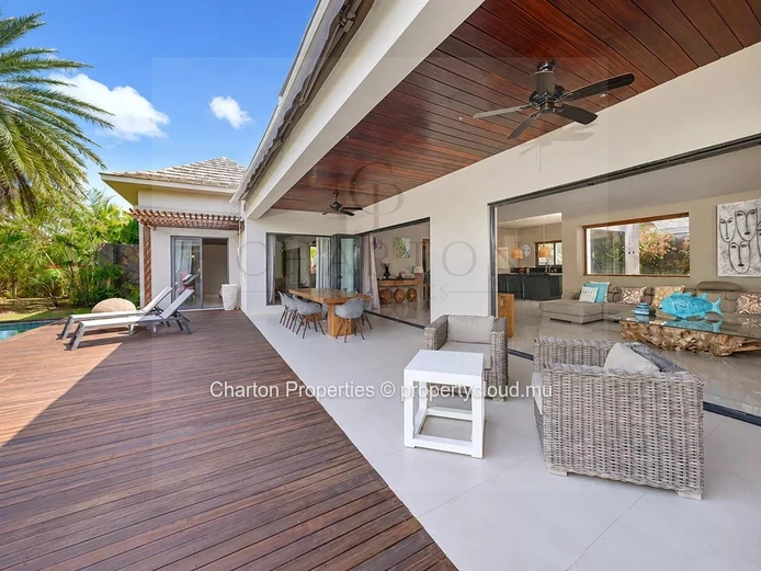 Villa élégante de 4 chambres en suite avec bureau – Une propriété familiale au cœur d’un cadre tropical privilégié