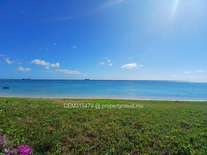  3 Chambres Appartement de Bord de Mer à Vendre – Pointe aux Sables
