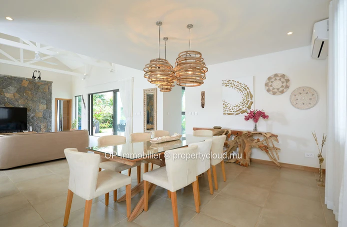 Modern 4 bedroom villa with private pool in the heart of Grand Baie