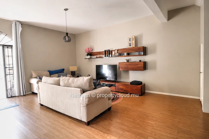 Family villa with private pool – Secure residence in a sought-after area