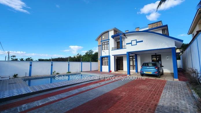 4-Bedroom Furnished Villa with Private Pool in Calodyne
