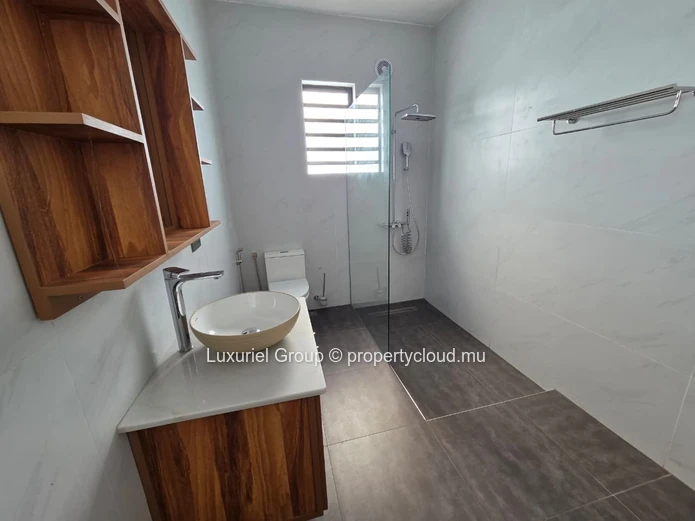 New Luxury Villa for Rent in Pereybere – Space, Comfort and Modern Living