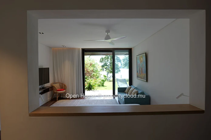 Villa pieds dans l'eau de 280 m² à vendre à Rivière Noire