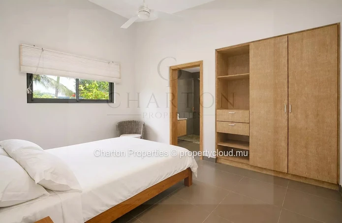 3 bedroom villa with private pool in a privileged residential environment
