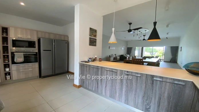 Poste Lafayette - Beachfront modern 3-bedroom ensuite duplex with swimming pool