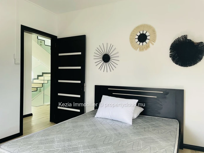 Duplex Contemporain Avec Piscine Privée