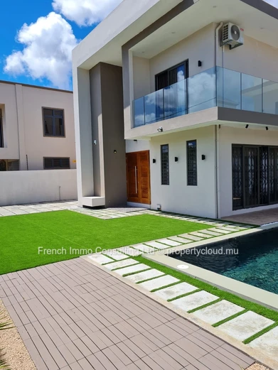 Superbe villa de 4 chambres a grand baie, jardin et piscine, prox super u