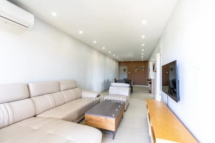 À vendre appartement 3 chambres au dernier étage avec jacuzzi et vue dégagée Flic en Flac ile Maurice vue imprenable ...