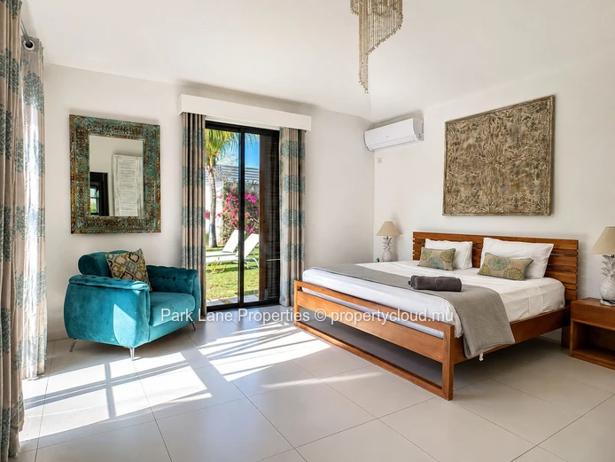 Charming Single-Storey 4-Bedroom Villa with Pool and Garden