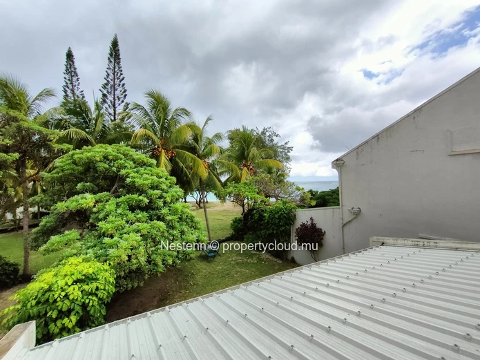 4-bedroom townhouse on beachfront 