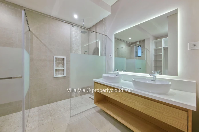 Belle Vue Harel - Spacious 4-bedroom ground floor apartment