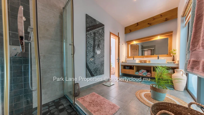 Exquisite furnished modern RES villa 