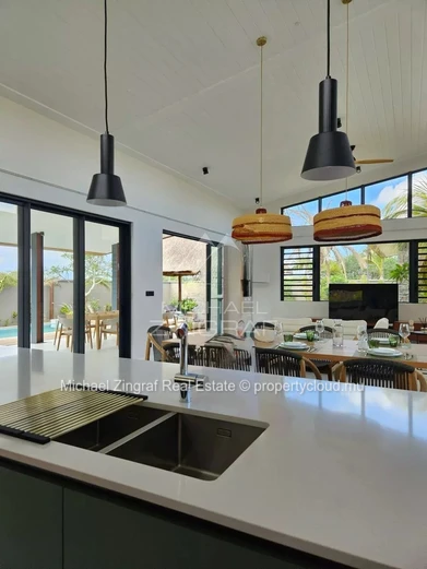 Contemporary Resale Villa – Eco Savanah, Black River