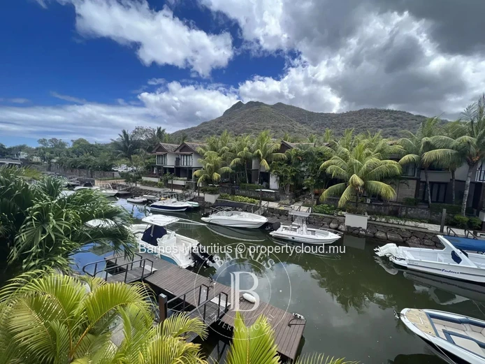 RIVIERE NOIRE - Elegant duplex on the marina - 3 bedrooms