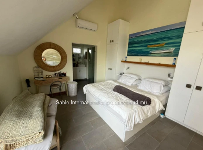 Luxurious Beachfront Penthouse in Péreybère with Easy Sea Acess and Resort-style Amenities! 
