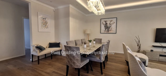 Appartement meublé au rez-de-chaussée avec jardin privé