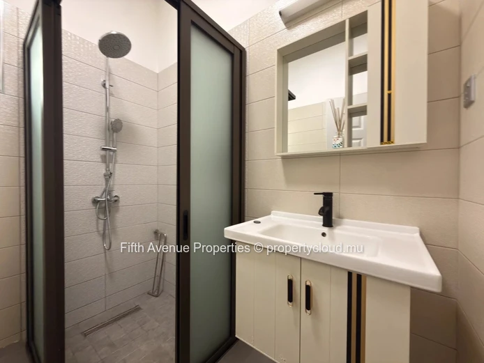 Highlands - 5-Bedroom Family House with Attached Independent Apartment