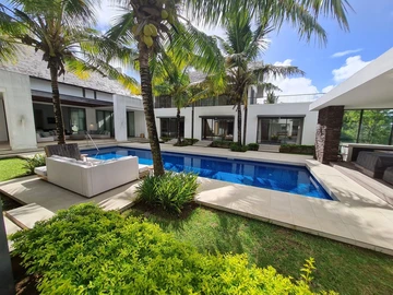 5 Bedroom Villa