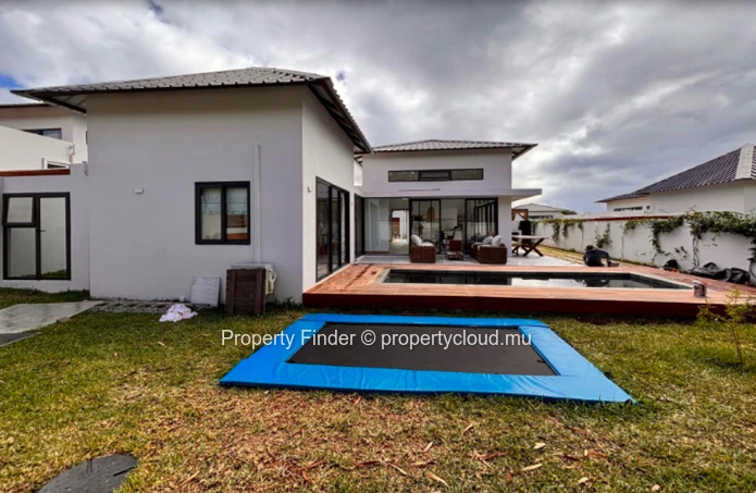 Villa 3 Chambres – À Vendre – Tamarin