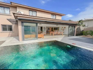 5 Bedroom House