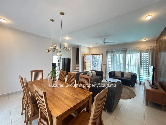 Superbe maison de 4 chambres avec piscine – Grand Baie