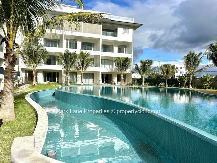 Pereybère: Spacious 3-Bedroom Penthouse with Private Terrace