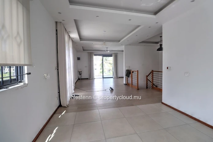 Viila avec 4 chambres, un espace bureau et une cuisine entièrement équipée