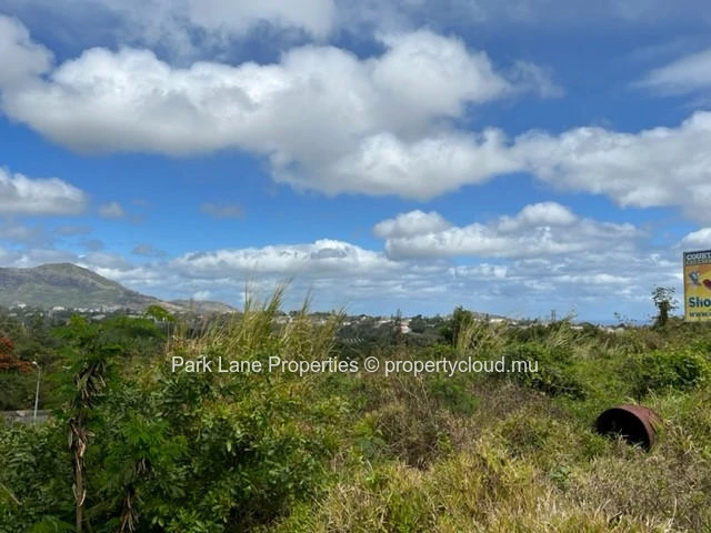 25 Acres of agricultural land with breathtaking views – Montagne Ory, Moka