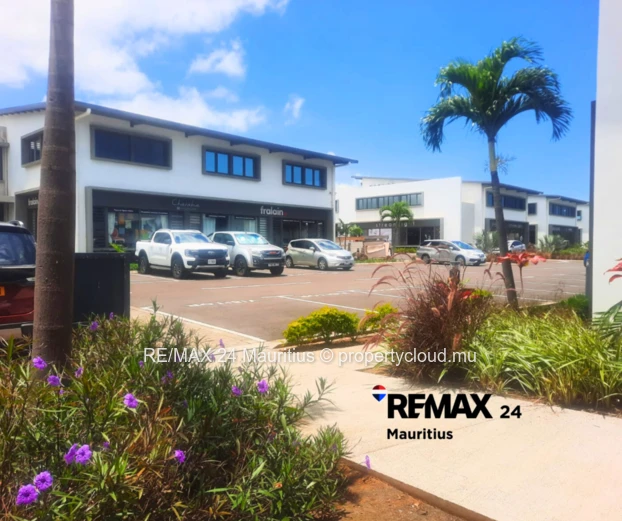 Discover a prime commercial rental/sales opportunity in the vibrant Terre Rouge. 2