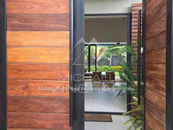 Exceptional Contemporary Villa in the Heart of Pereybere