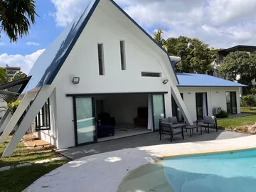 Freshly renovated beachfront villa for rent in Black River, Mauritius