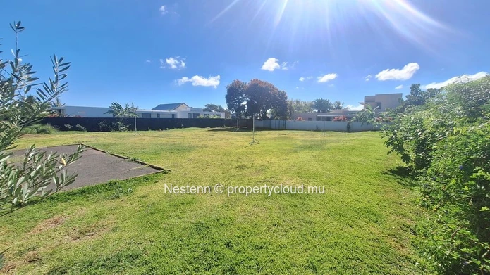 Residential land of 1,200 m² in one the most sought-after residential areas in the north