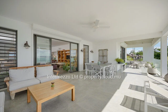 Penthouse 3 chambres en suite front de mer à Péreybère – Vue océan & Coin de Mire