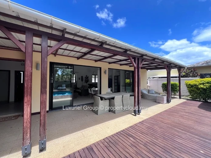 Élégante Villa Contemporaine Avec Espaces Extérieurs