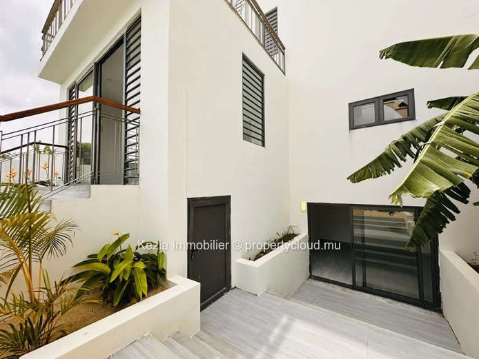 New Contemporary Villa