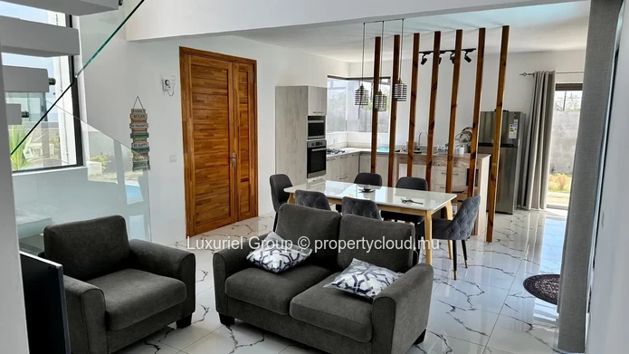 Modern Villa For Rent In Pereybere – Peaceful Setting With Private Pool