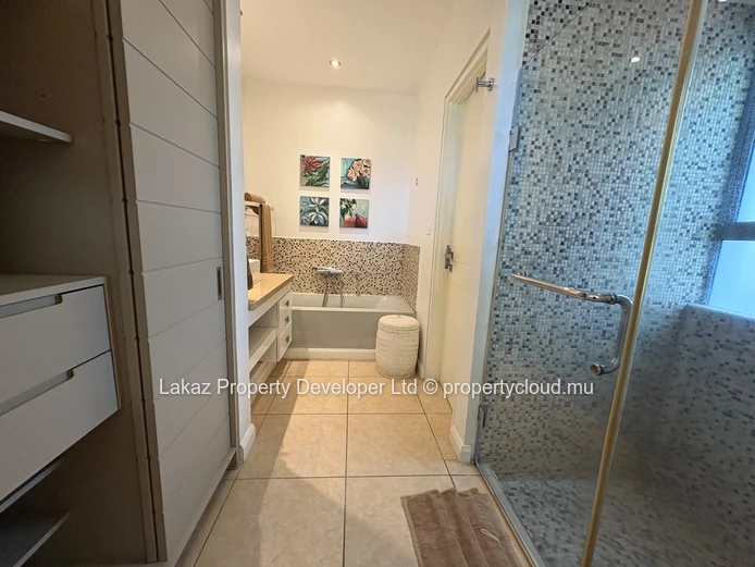 Furnished 4-bedroom apartment with swimming pool in Pointe aux Biches.