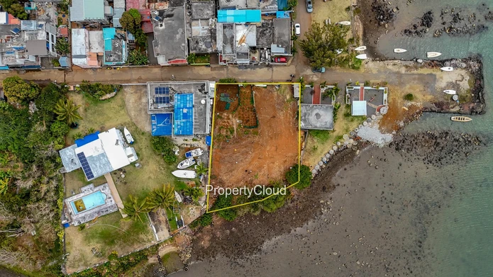 For Sale - Plot Of Land (Near The Sea) - Poudre D'or Hamlet 