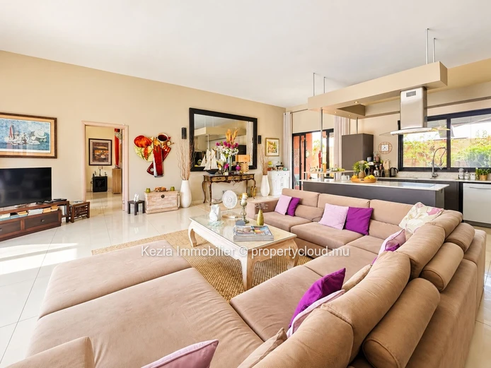 A Unique Villa With Exotic Accents