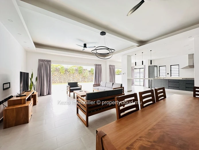 Contemporary Villa With Large Pool