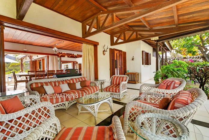 An Exceptional Waterfront Estate on Îlot Fortier