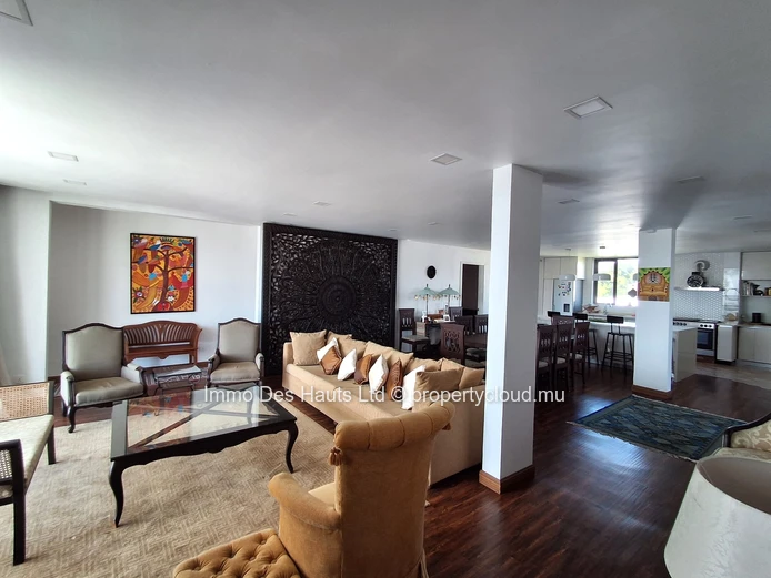 Appartement de 4 chambres meublé en vente Curepipe 