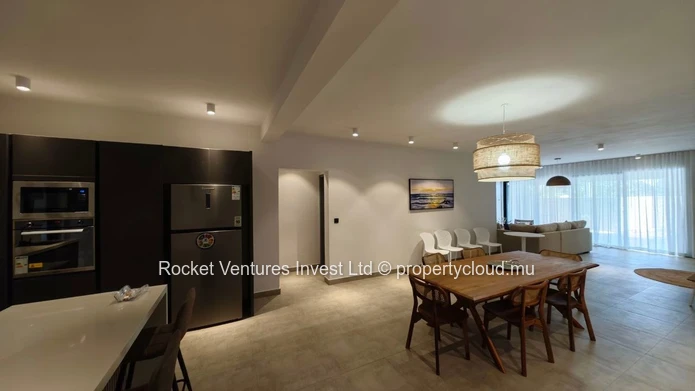 Appartement Moderne de 3 Chambres avec Jacuzzi & Terrasse