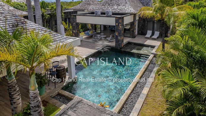 Tropical luxury in a 5-bedroom villa