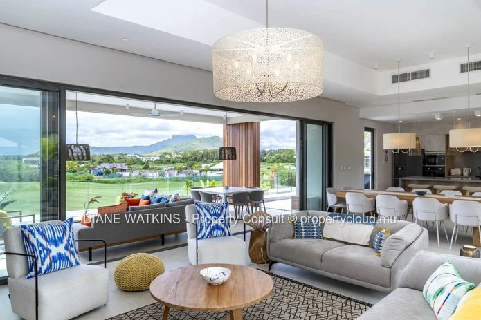 À vendre - Belle Villa de 4 Chambres avec Vue Sur le Parcours de Golf d'Anahita