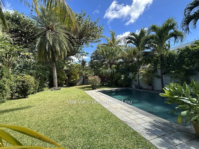 Grand Baie - Maison familiale de 4 chambres avec piscine au bord de l'eau (Mandat exclusif)