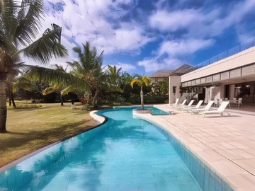 5 Bedroom Villa