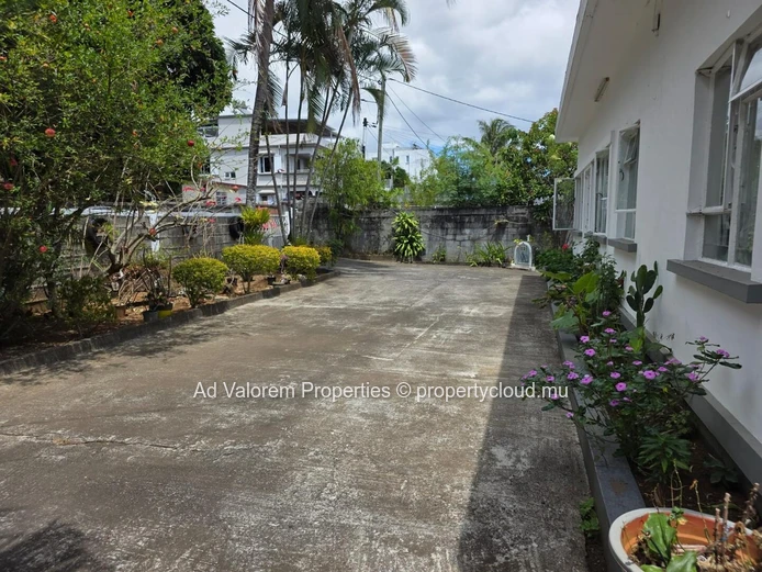 À VENDRE – Maison de plain-pied 210 m² avec grand terrain (773 m²)