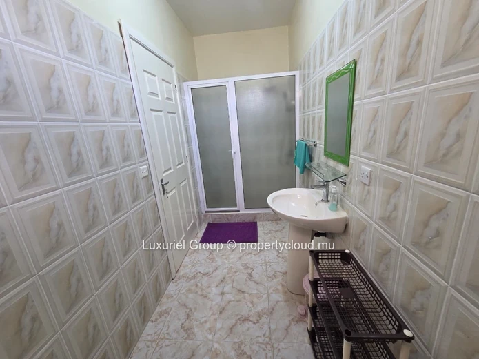 Elegant 300 m² Fully Furnished Villa in Pereybere