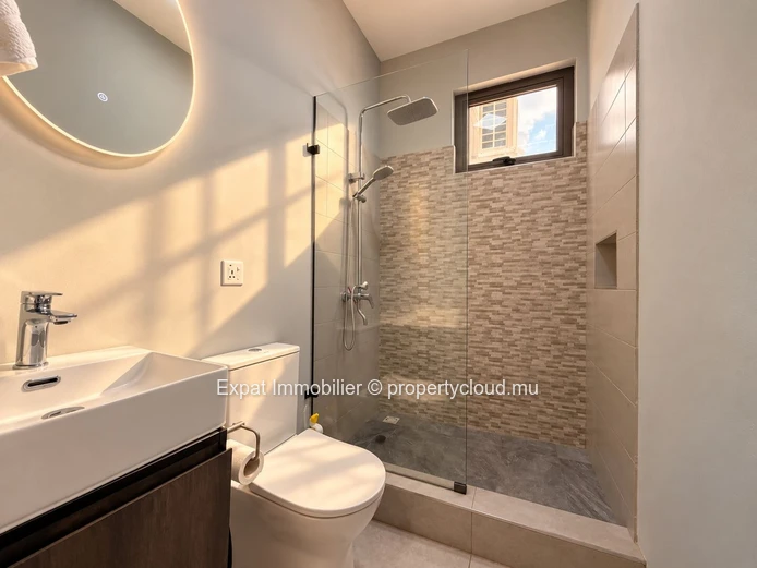 Brand-New 3-Bedroom Apartment with Pool & Panoramic Rooftop – Green Creek, Flic-en-Flac